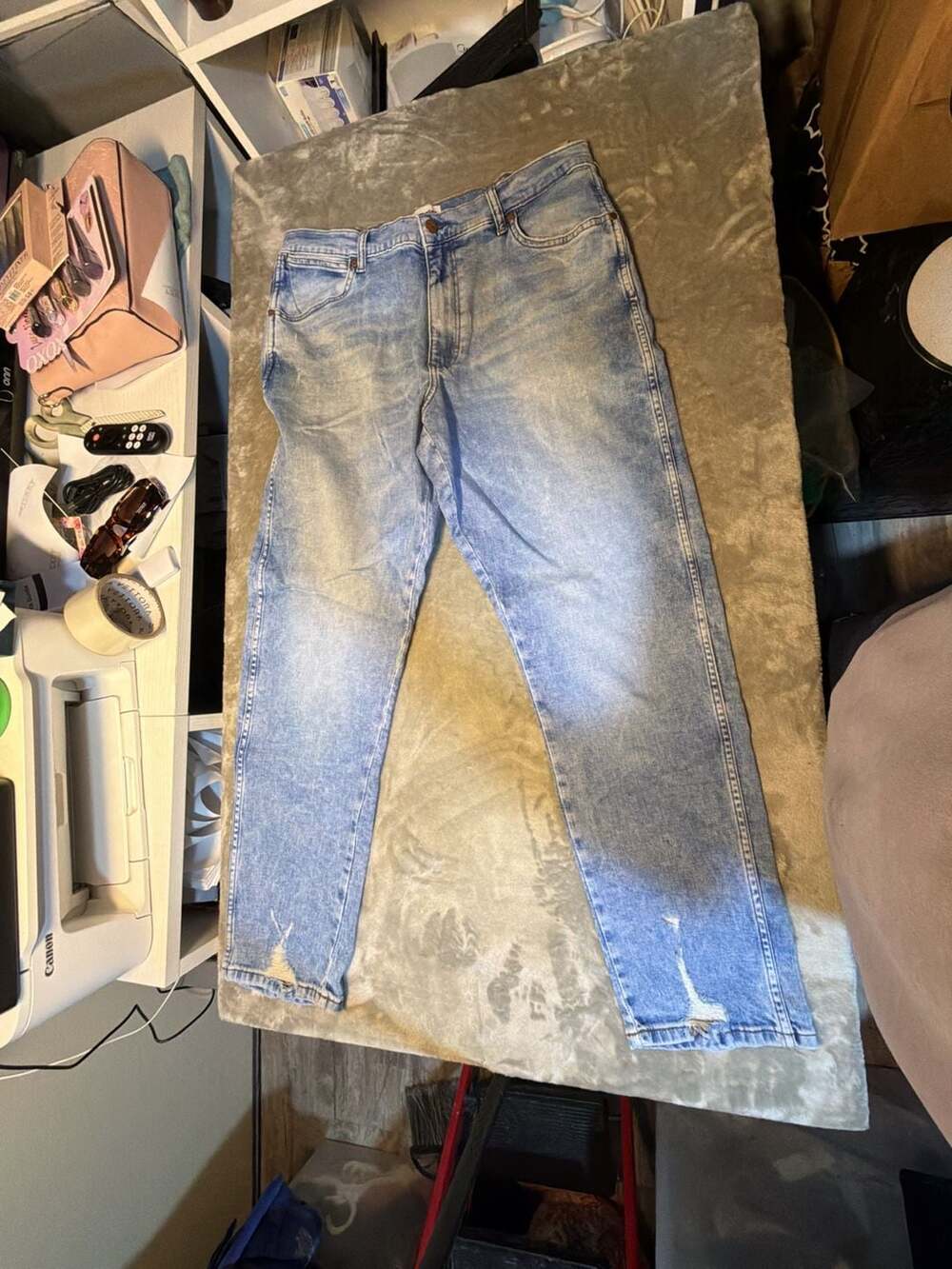 Wrangler Relaxed Taper Distressed Light Wash Denim Jeans Size 34x30 NWT